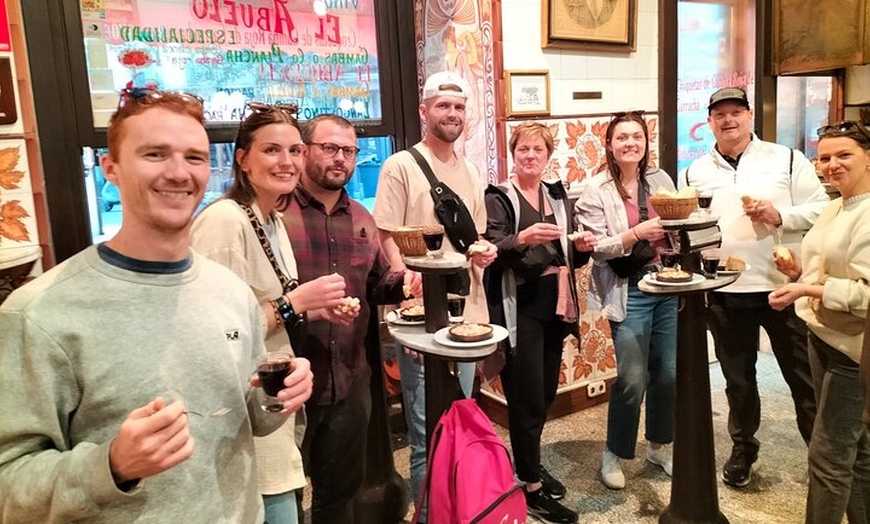 Image 11: Tour de tapas e historia que termina con churros con chocolate