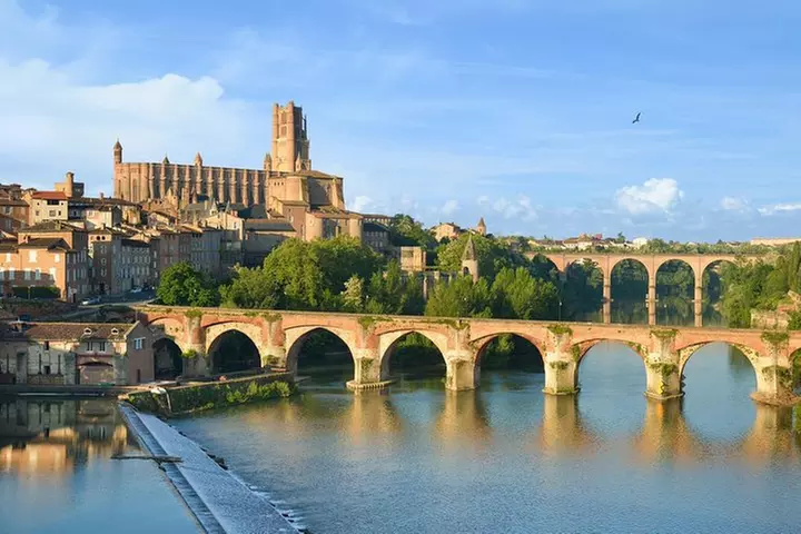 Toulouse : Excursion d'une journée à Albi et Cordes/Ciel avec audioguides - Primary Image