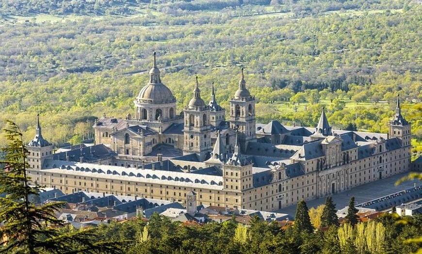 Image 8: Desde Madrid Excursión de un día a El Escorial Valle de los Caídos ...