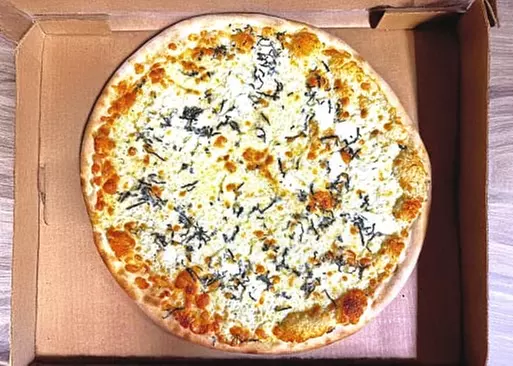 5% Cash Back at Flippin Pizza - Milton