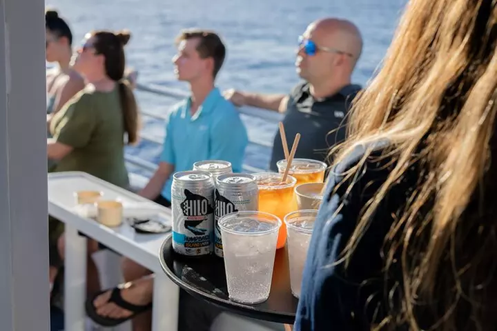 From Ma'alaea Harbor: Sunset Dinner Cruise Aboard the Quicksilver
