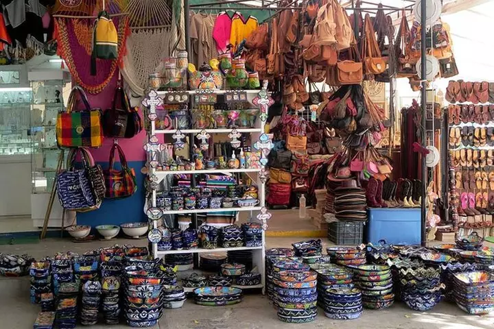 Cancun Shopping Private Guided Tour & City Sightseeing