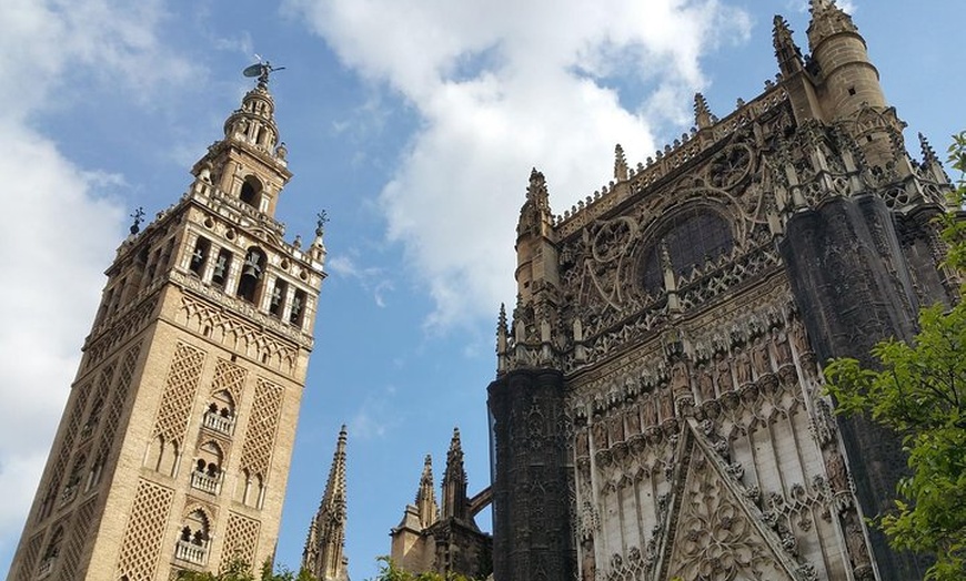 Image 1: Alcázar y Catedral & Giralda de Sevilla ¡Sin Colas! Incluye tickets...