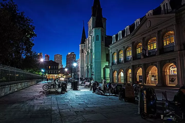 Adults Only Haunted Pub Crawl in New Orleans