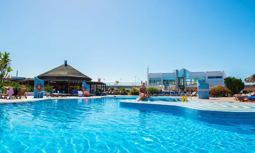 Image 1: ✈ LANZAROTE | Playa Blanca - HL Club Playa Blanca Hotel 4*