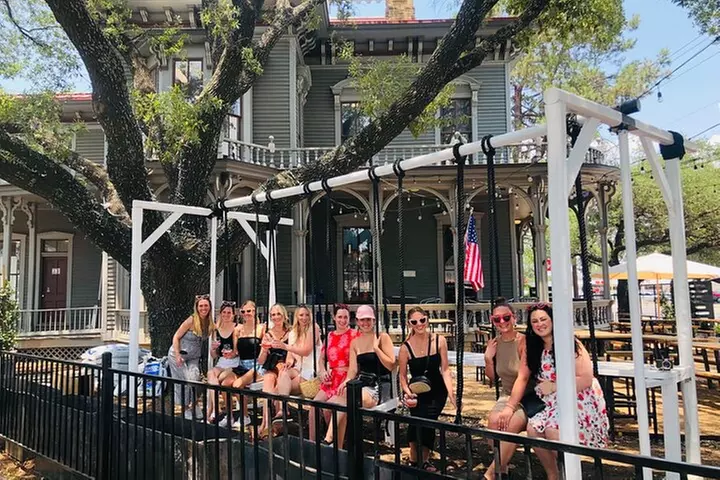 Austin Murals & Mimosas Roofless Party Bus Tour