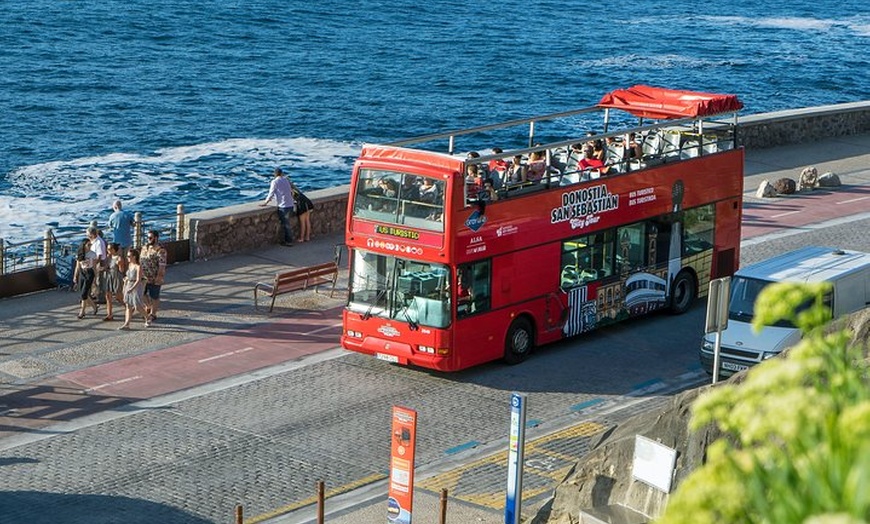 Image 13: Visita turística en autobús turístico por San Sebastián