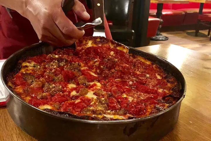 Downtown Chicago Walking Pizza Tour