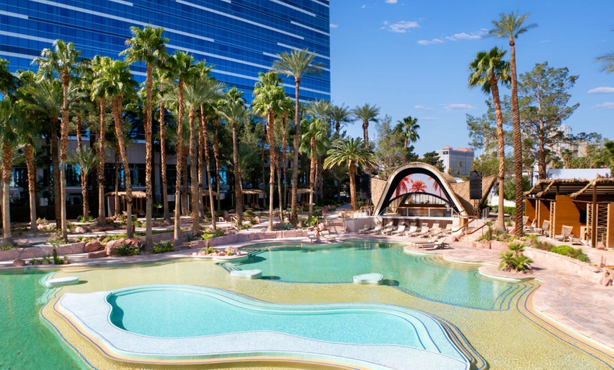 Image 15: ✈ ETATS-UNIS | Las Vegas - Virgin Hotels Las Vegas, Curio Collectio...
