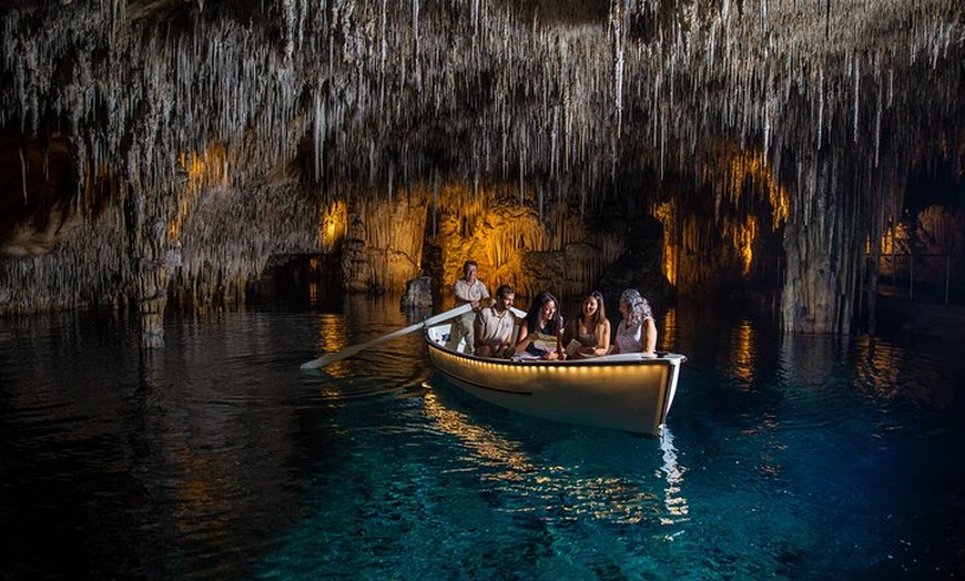 Image 5: Medio Día a las Cuevas del Drach con Paseo en Barco y Concierto.