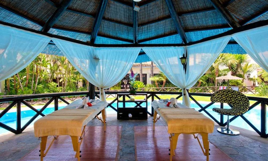 Image 23: ✈ COSTA DEL SOL | Marbella - BlueBay Banús 4*, 3 Nächte - Außenpool