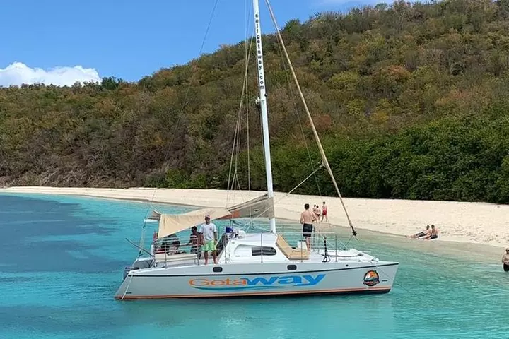 Half-Day Catamaran Tour in Cayos de la Cordillera with Lunch - Primary Image