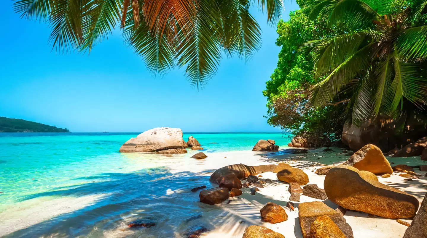 ✈ SEYCHELLEN | Insel Praslin - Cote D'or Lodge 3*, 6 Nächte - Direkt am Meer - Primary Image