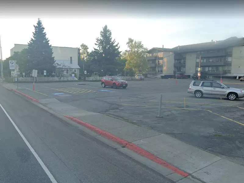 Parking at [5075] 220 E. 6th Ave. Lot