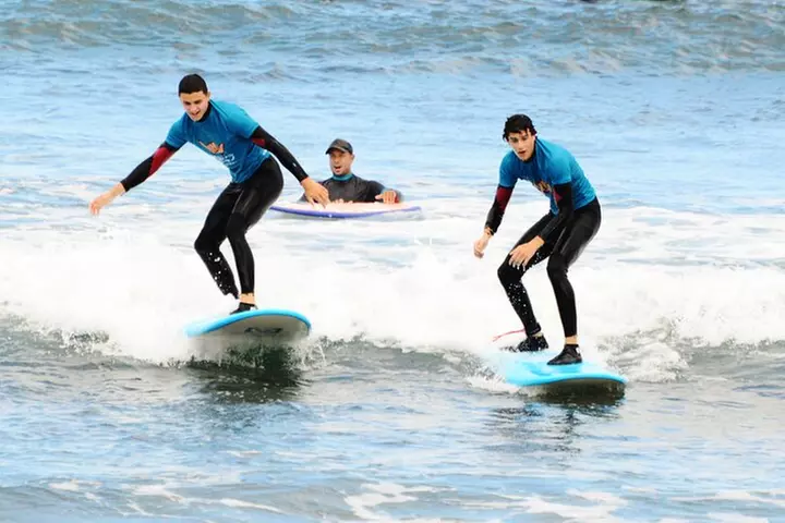 Clase de Surf Grupal en Playa de Las Américas con Fotografías