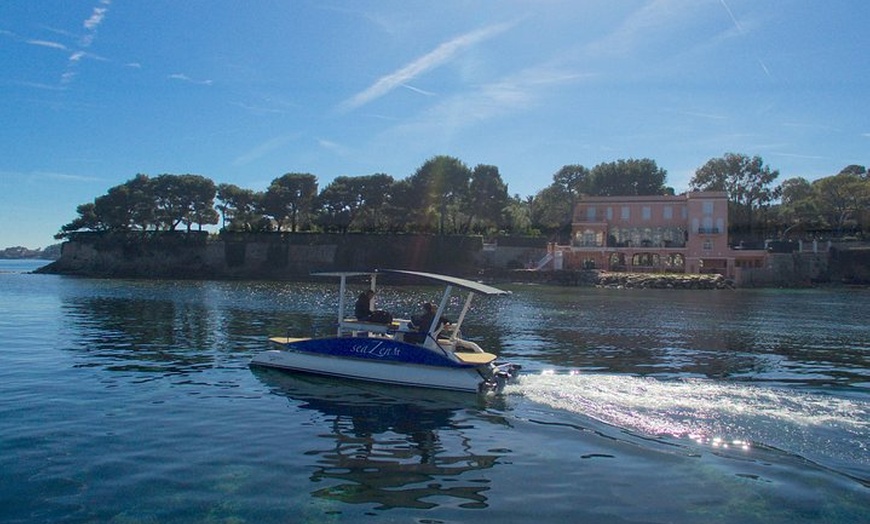 Image 8: Croisière guidée et privée en catamaran solaire entre Nice et Monaco