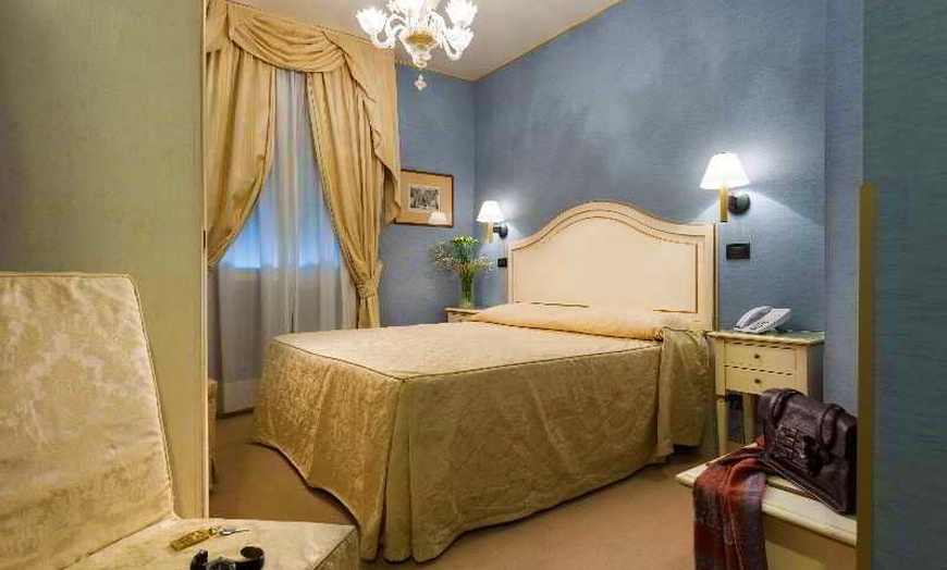 Image 4: ✈ ITALY | Venice - Carlton Capri Hotel 3* - City centre