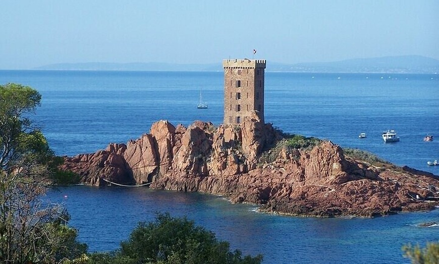 Image 3: Excursion en bateau privé à Saint-Raphaël à la découverte d'une île...