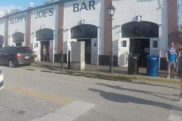 Full-Day Key West Tour and Coral Reef Snorkeling with Open Bar