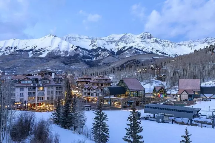 Private Transfer Denver Airport DEN to Hot Ski Resorts