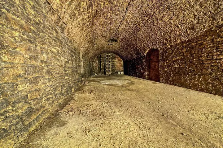 Hidden Brewery Caverns Tour in Cincinnati with Beer Tasting