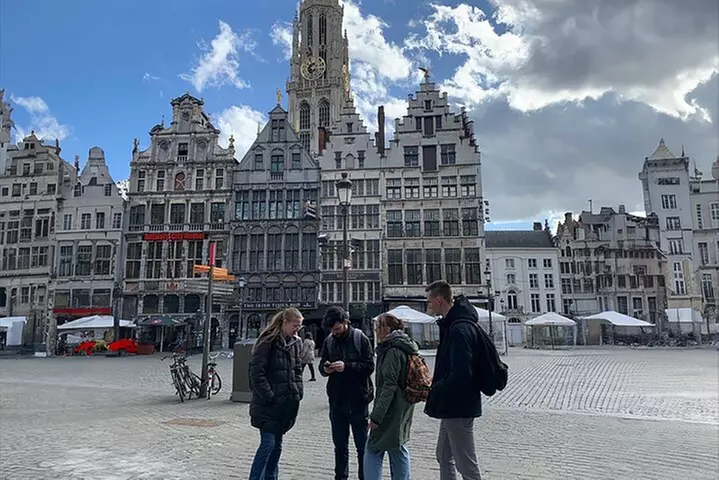 Jeu mystère de meurtre autoguidé à Strasbourg avec Sherlock Holmes