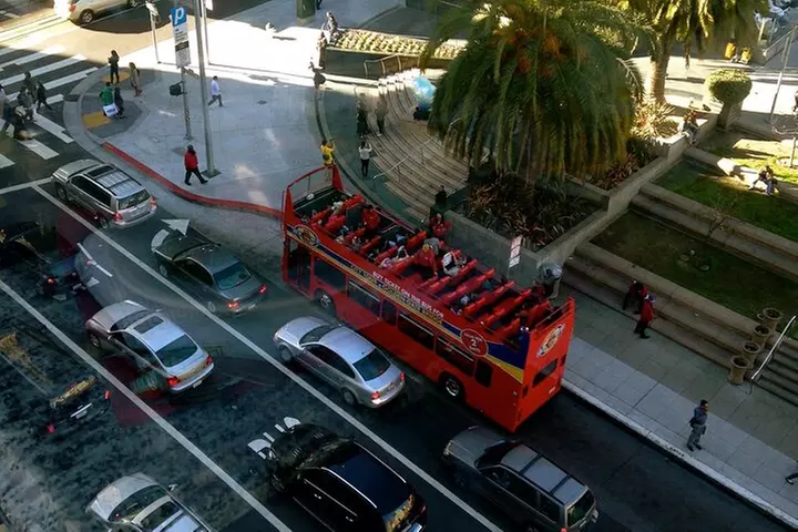 San Francisco: Hop-On Hop-Off Deluxe Bus Tour with 20 Stops