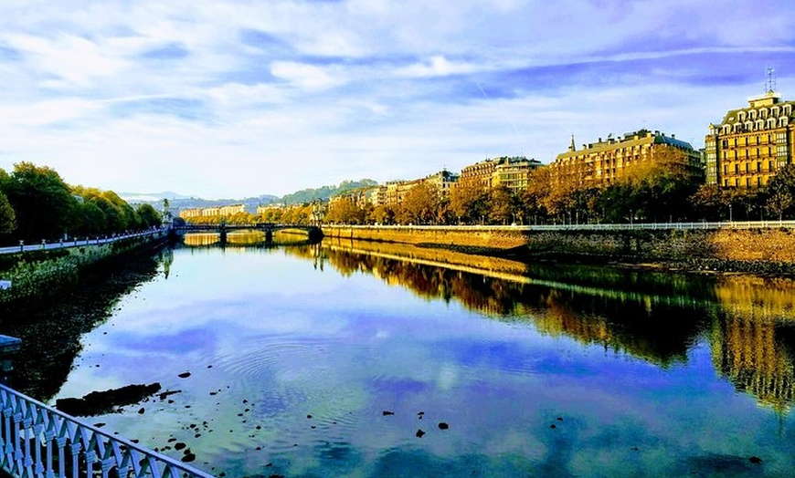 Image 14: Recorrido a pie por San Sebastián con un pintxo y una bebida