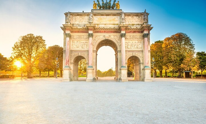 Image 1: Visite à pied du jardin des Tuileries avec un guide local parisien