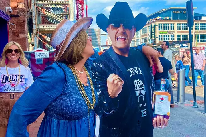 Guided Pub Crawl Walking Tour of Downtown Nashville