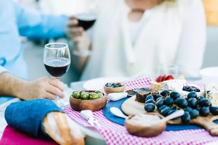 Adelaide 2-hour BBQ Boat Hire for 2 People