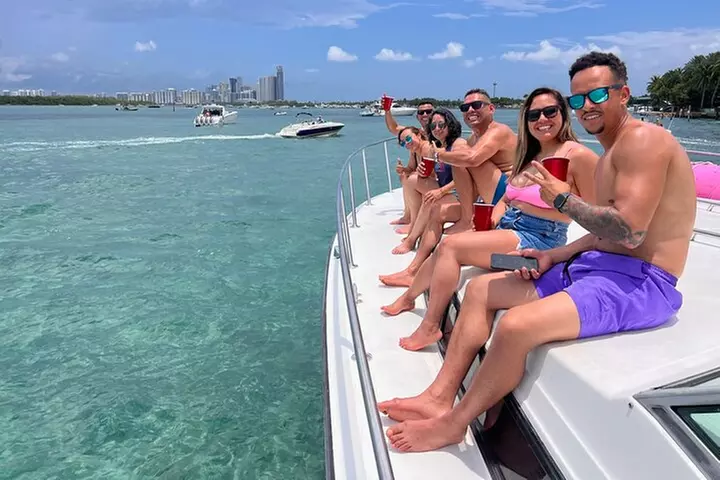 Miami Boat & Yacht for Day or Sunset Tour Cruise with Captain