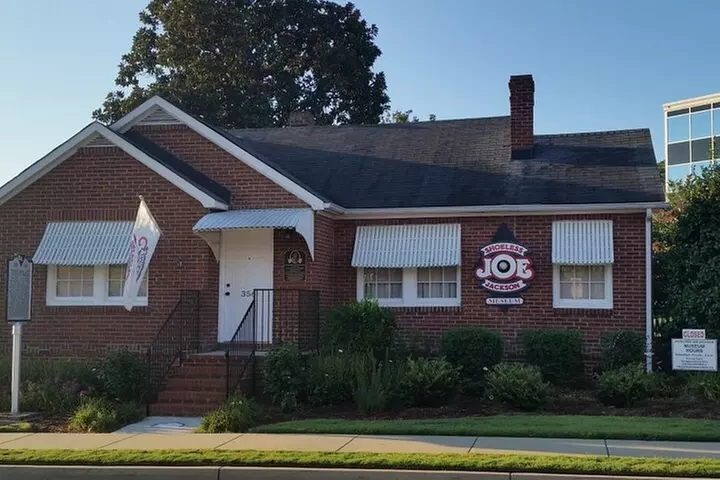 Self Guided Scavenger Hunt: The Great Greenville Gambit