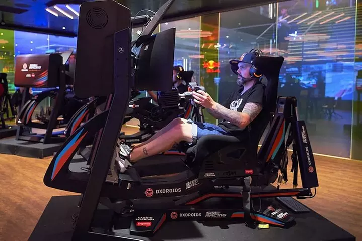 Simulador de carreras de coches en el Casino Barcelona - Image 7