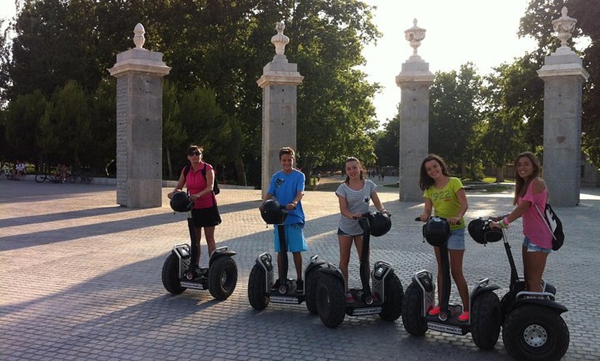 Image 12: Lugares destacados de Madrid: Recorrido guiado en segway con duraci...