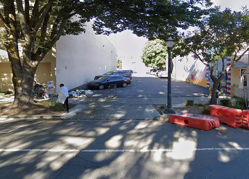 Parking at Gumbo Lot