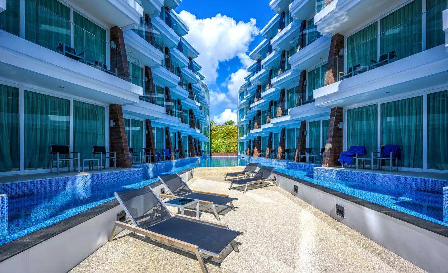 ✈ SÜDTHAILAND | Phuket - The Beachfront Hotel Phuket 4*, 5 Nächte - Privatstrand - Primary Image