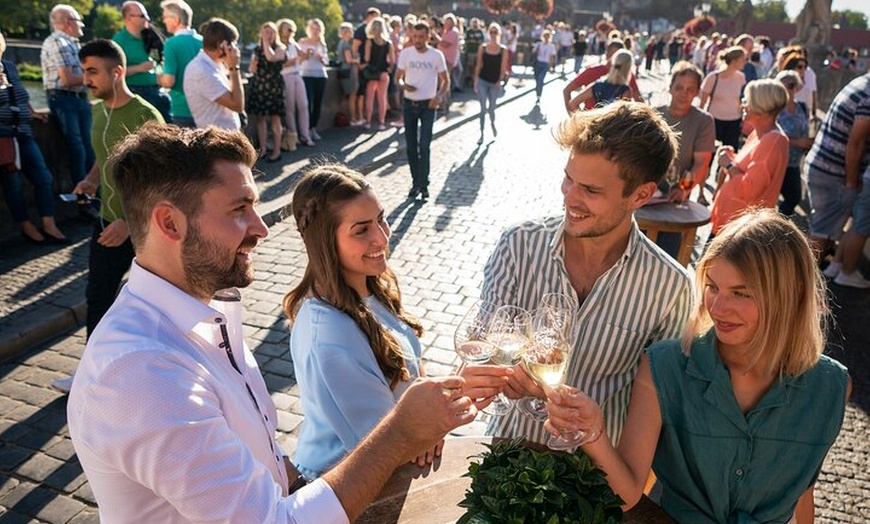 Image 2: Kurzer Spaziergang durch Würzburg mit fränkischem Wein
