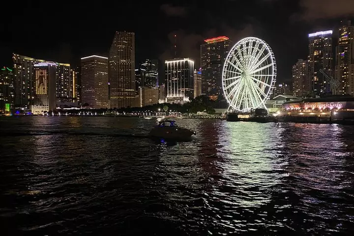 Miami Beach Luxury Yacht Adventure: Explore Stunning Coastline