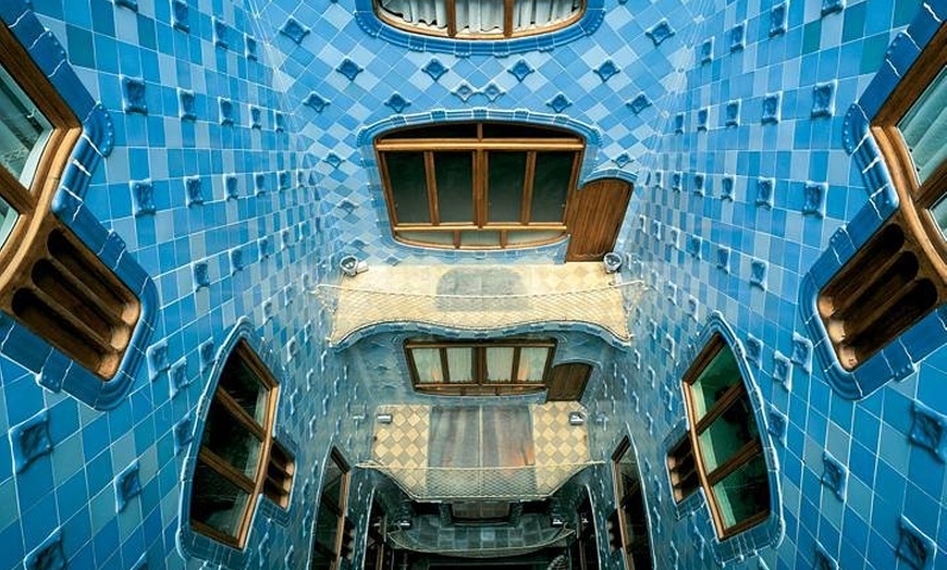 Image 4: Entrada a la Casa Batlló con audioguía inteligente