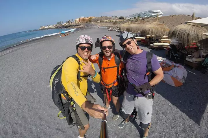 Experiencia épica de parapente en Tenerife con el equipo campeón de...