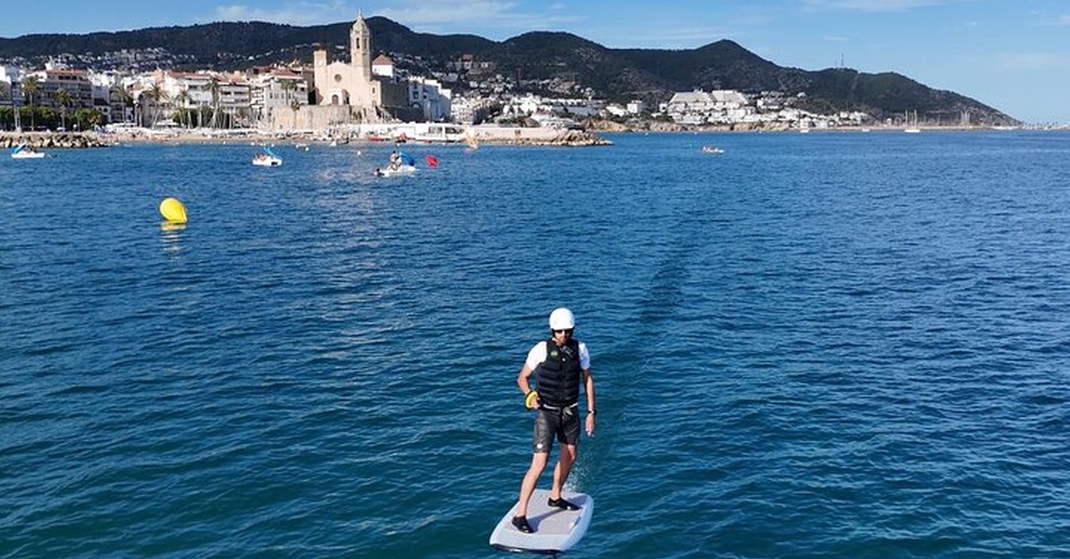 Actividad de efoil durante una hora en Sitges, Barcelona
