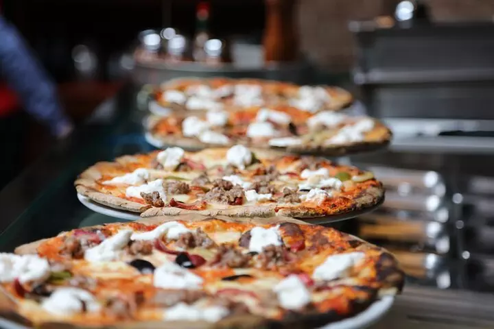 Downtown Chicago Walking Pizza Tour