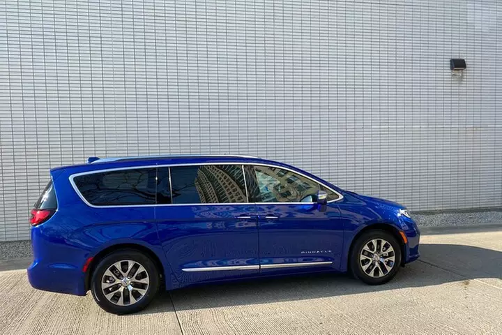 Small-Group Tour of Chicago Neighborhoods: North and South Side