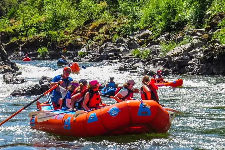 Full-Day Rogue River Hellgate Canyon Raft Tour