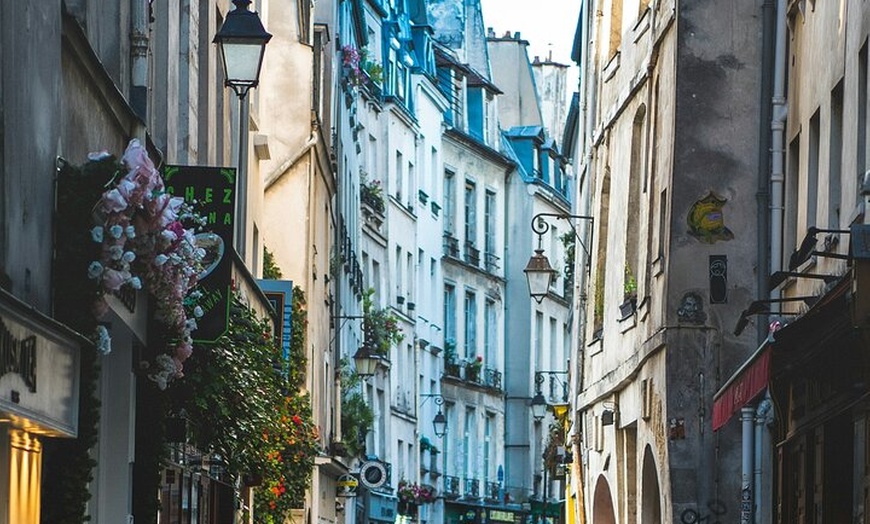 Image 16: Marais Highlights, Place des Vosges avec Victor Hugo & Bakery Tour