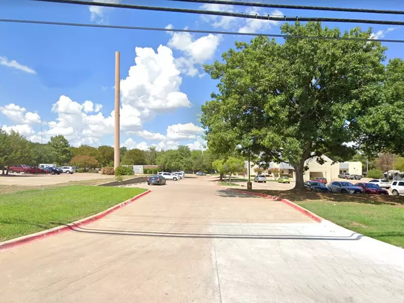 Parking at 121 E. Randol Mill Rd. Lot
