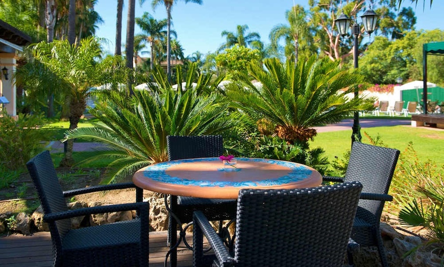 Image 33: ✈ COSTA DEL SOL | Marbella - BlueBay Banús 4*, 3 Nächte - Außenpool