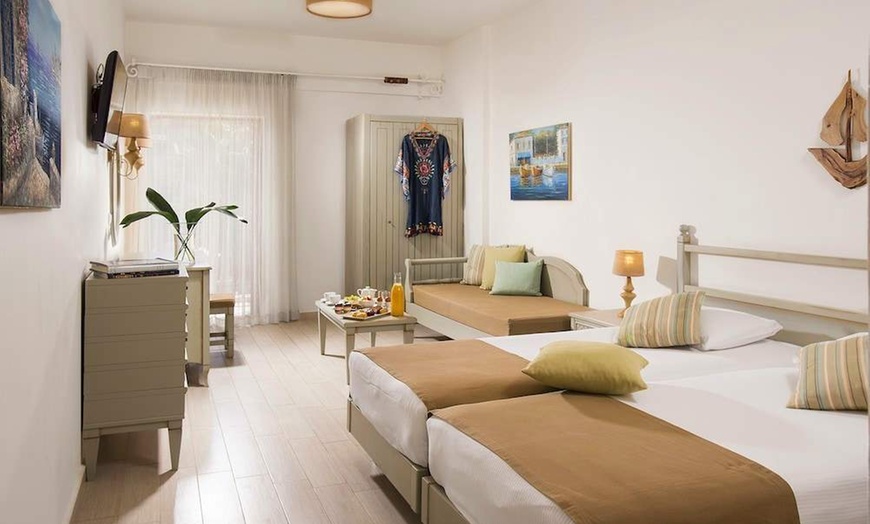Image 5: ✈ KRETA | Kalyves - Almyrida Village & Waterpark 3* - Naprzeciwko m...
