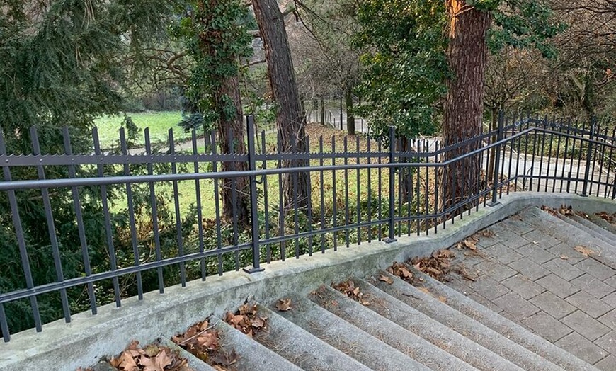 Image 13: Private Stuttgart Stadtrundfahrt mit lizenziertem Fortgeschrittener...